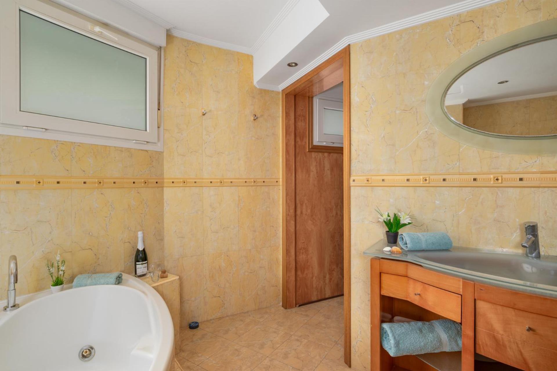 Beachfront, Two Bed- & Bathrooms, Private Parking Fuengirola Zewnętrze zdjęcie